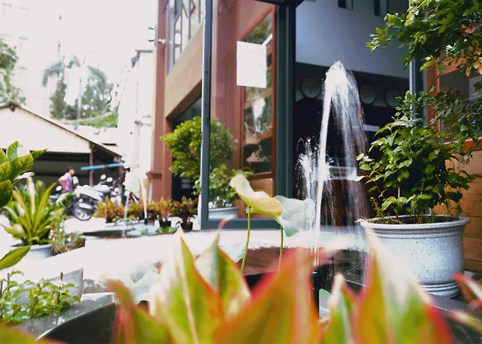 Daun Penh Palace Boutique